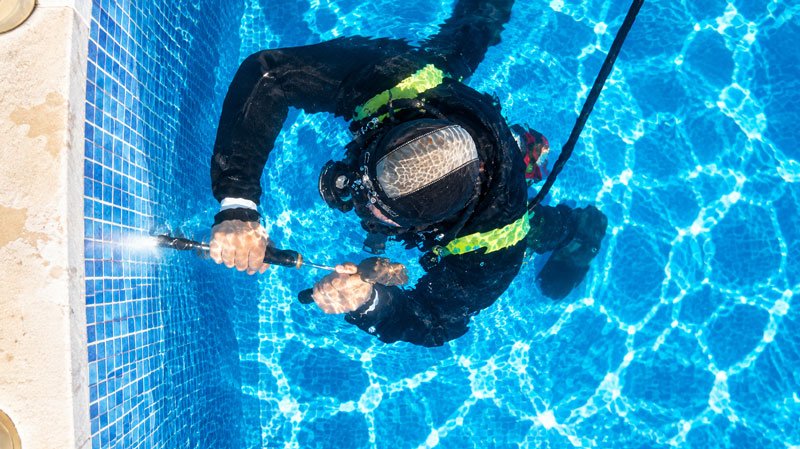reparacion de piscinas sin vaciado vaciar almeria buzo profesional ivan osorio